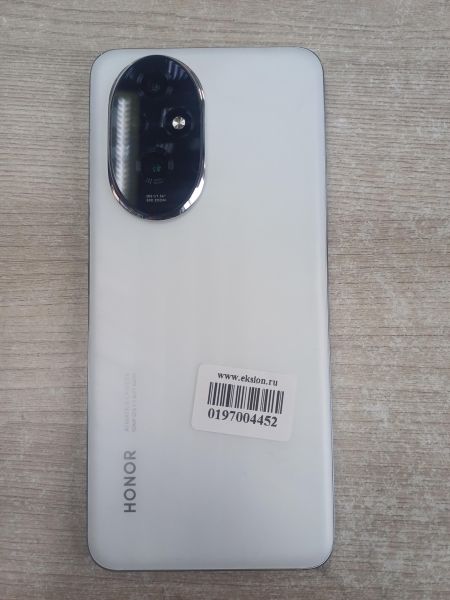 Купить Honor 200 8/256GB (ELI-NX9) Duos в Иркутск за 17400 руб.