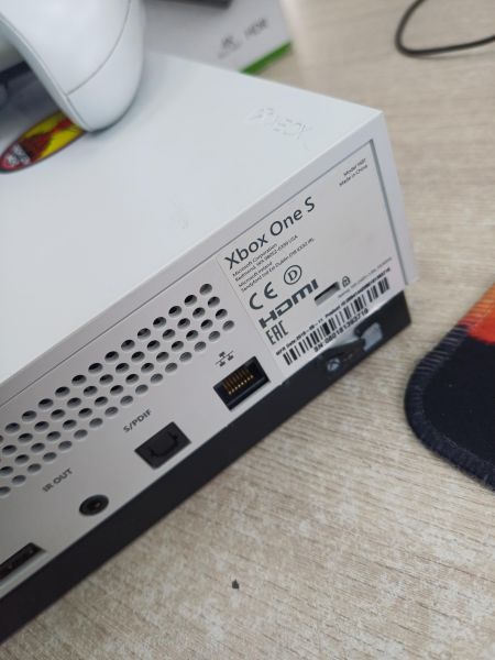 игровая приставка Microsoft Xbox One S 1000GB (1681, с дисководом) в Иркутск
