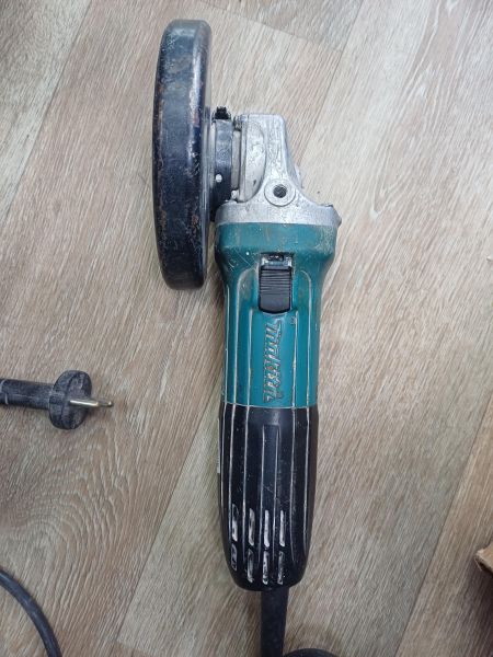 шлифмашина угловая сетевая Makita GA5030 в Иркутск
