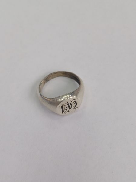 серебряное кольцо Кольцо серебро 925 3,30g, вес изделия 3.3g, размер 16 в Иркутск