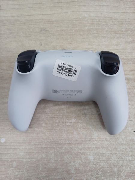 контроллер и геймпад Sony PlayStation DualSense (CFI-ZCT1J) в Иркутск