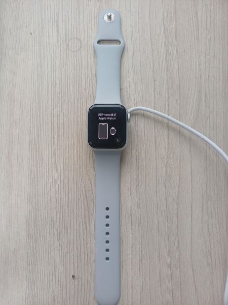 умные часы и браслеты Apple Watch Series 4 40mm (A1977) с СЗУ в Иркутск