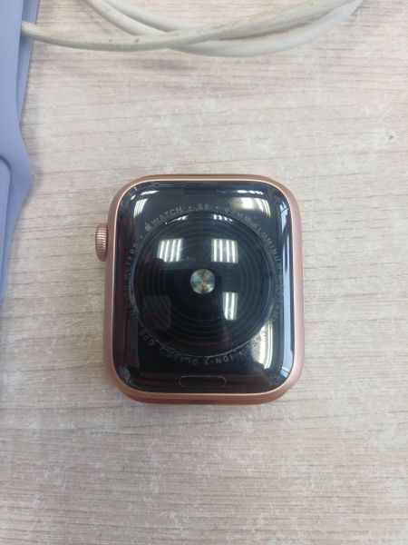 умные часы и браслеты Apple Watch SE 44mm (A2352) с СЗУ в Иркутск