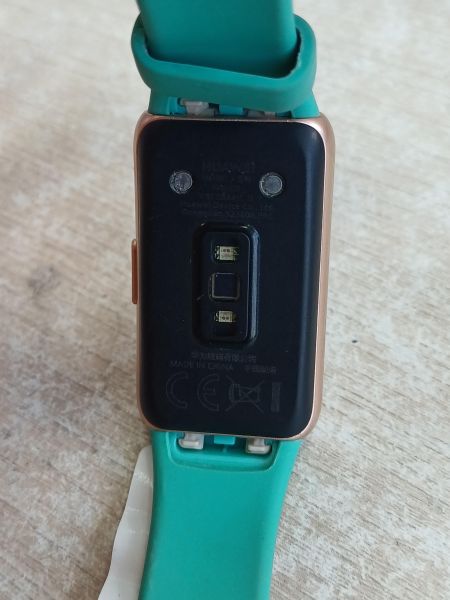 умные часы и браслеты Huawei Band 6 (FRA-B19) с СЗУ в Иркутск