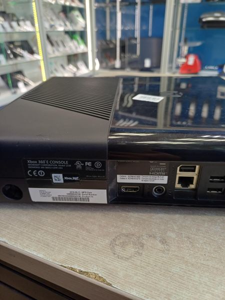 игровая приставка Microsoft Xbox 360 E 250GB (1538) в Иркутск