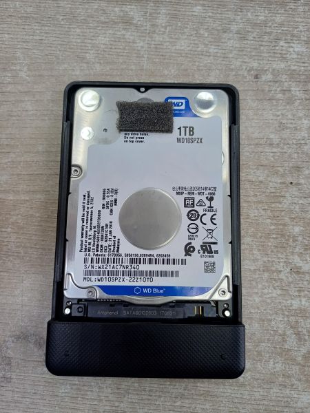 жёсткий диск (hdd) WD Blue WD10SPZX-21Z10T0 1TB +  Внешний бокс DEXP в Иркутск