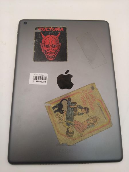 Купить Apple iPad 8 2020 128GB (A2270 MYLD2/MYLE2/MYLF2/MYML2) (без SIM) в Иркутск за 18100 руб.