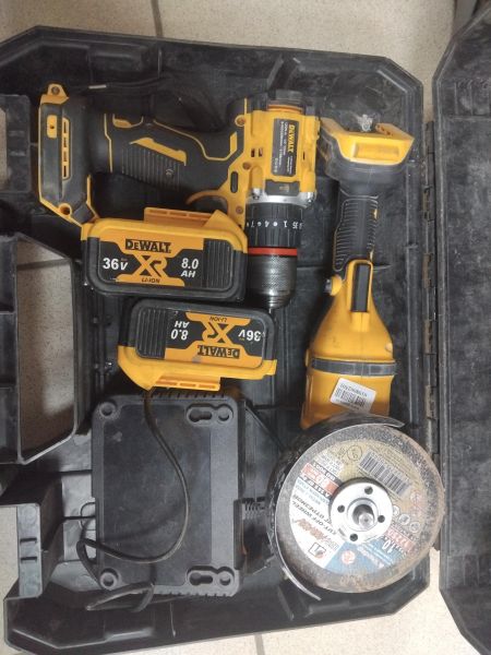Купить DeWalt набор электроинст. акк. 2 в 1 (реплика) с СЗУ в Иркутск за 2200 руб.