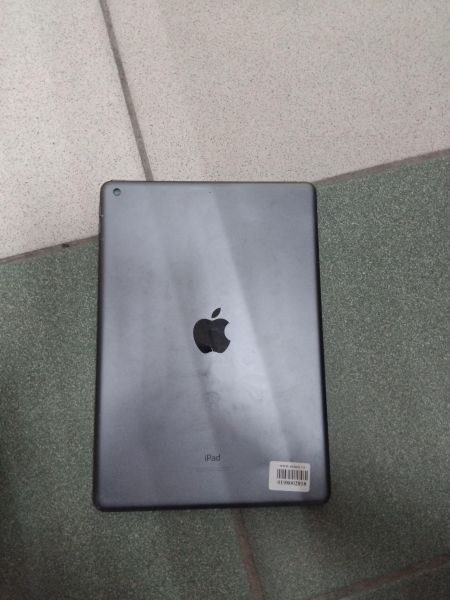 планшет Apple iPad 8 2020 32GB (A2270 MYL92/LA2/LC2) (без SIM) в Иркутск