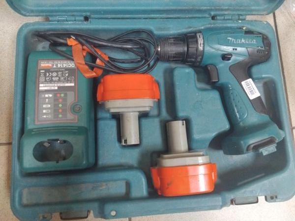 шуруповёрт аккумуляторный Makita 6271D с СЗУ в Иркутск