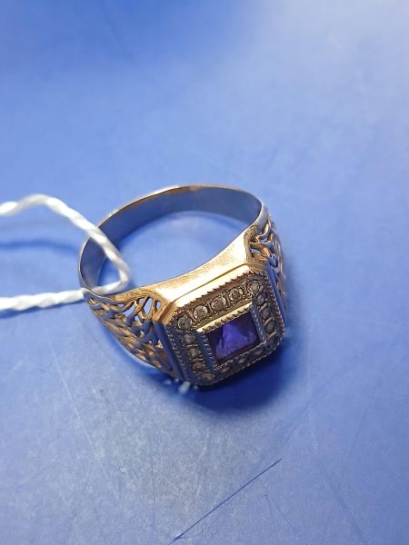 золотые кольца Кольцо золото 585 4,05g, вес изделия 4.84g, размер 19 в Иркутск