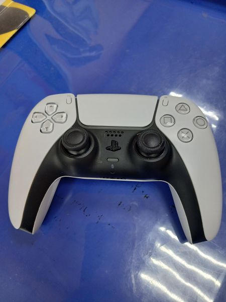 контроллер и геймпад Sony PlayStation DualSense (CFI-ZCT1J) в Иркутск