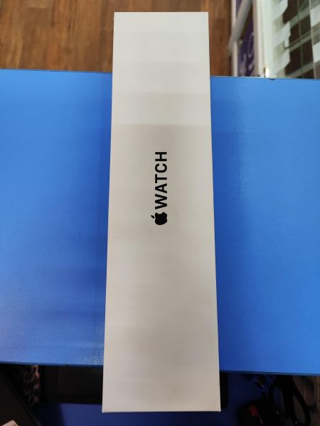 Купить Apple Watch SE 2 40mm (A2722) с СЗУ в Иркутск за 8100 руб.