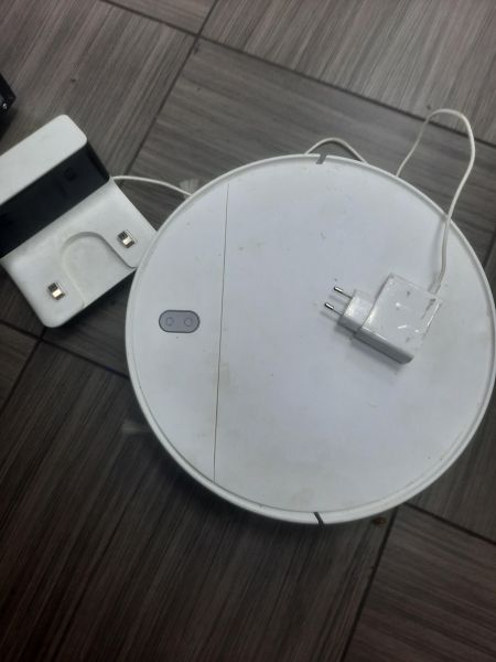 Купить Xiaomi Mi Robot Vacuum-Mop Essential (MJSTG1) с СЗУ в Ангарск за 3500 руб.