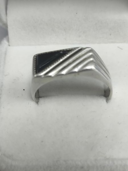 Купить Кольцо серебро 925 4,67g, вес изделия 5.37g, размер 21.5 в Ангарск за 550 руб.