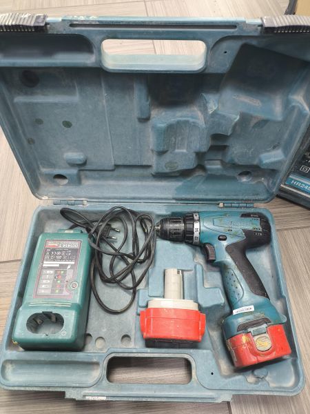 Купить Makita 6271D с СЗУ в Ангарск за 1650 руб.