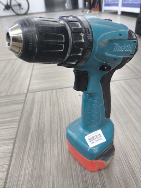Купить Makita 6271D с СЗУ в Ангарск за 1650 руб.