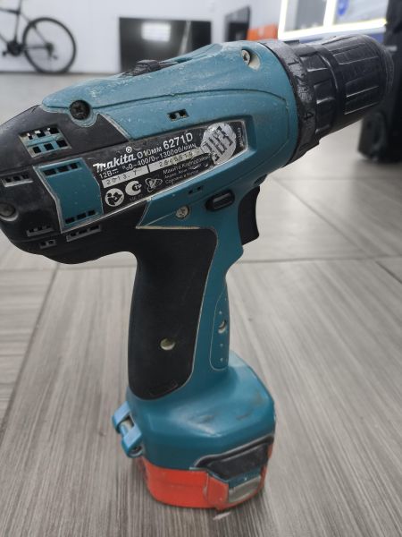Купить Makita 6271D с СЗУ в Ангарск за 1650 руб.