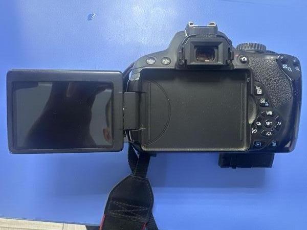 Купить Canon EOS 650D kit (DS126371) с СЗУ в Ангарск за 18100 руб.