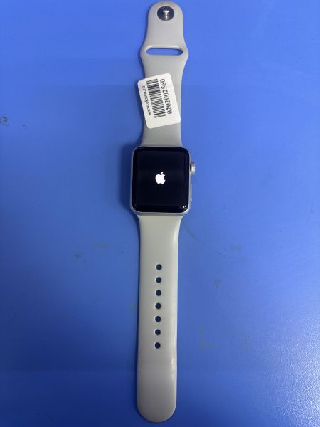 Купить Apple Watch Series 3 38mm (A1858) с СЗУ в Ангарск за 2000 руб.