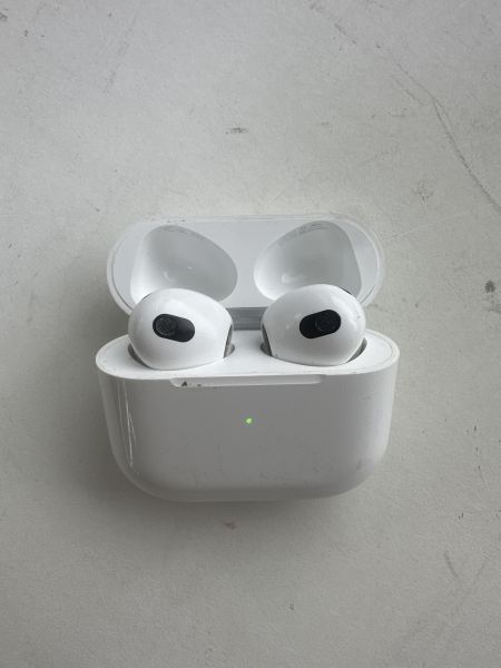 Купить Реплика Apple AirPods 3 (A2564, A2565, A2566 ) в Ангарск за 400 руб.