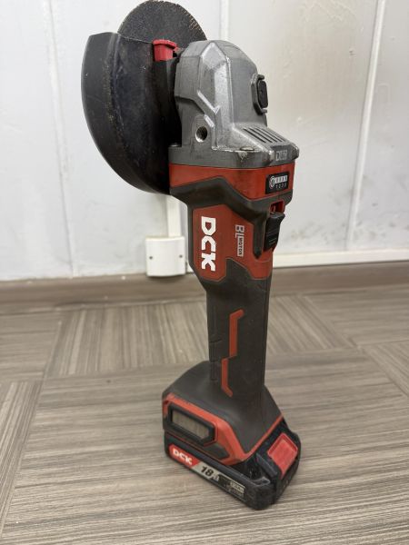 шлифмашина угловая аккумуляторная DCK KDSM04-125 с СЗУ в Ангарск