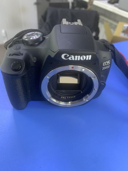 фотоаппарат Canon EOS 2000D (DS126741) kit с СЗУ в Ангарск
