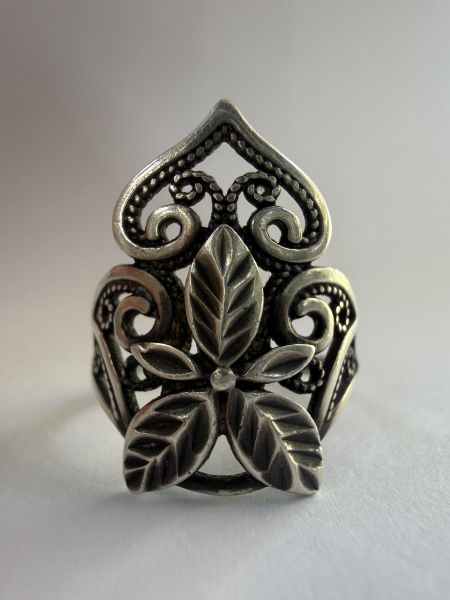 серебряное кольцо Кольцо серебро 925 3,09g, вес изделия 3.09g, размер 18, 00 нет камней в Иркутск