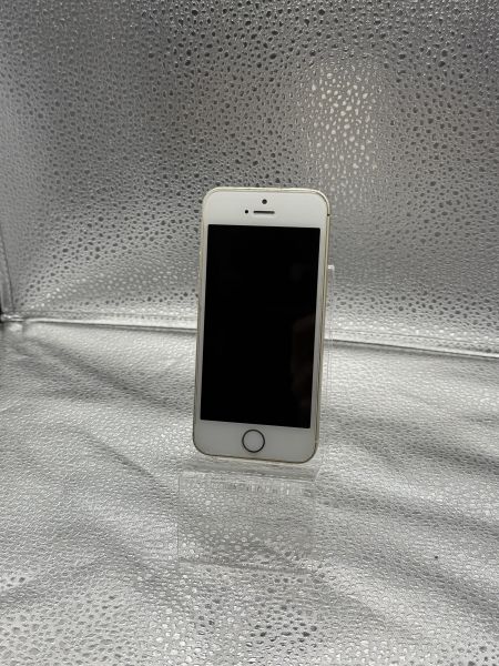 Купить Apple iPhone SE 1st gen. 2016 64GB в Новосибирск за 1600 руб.
