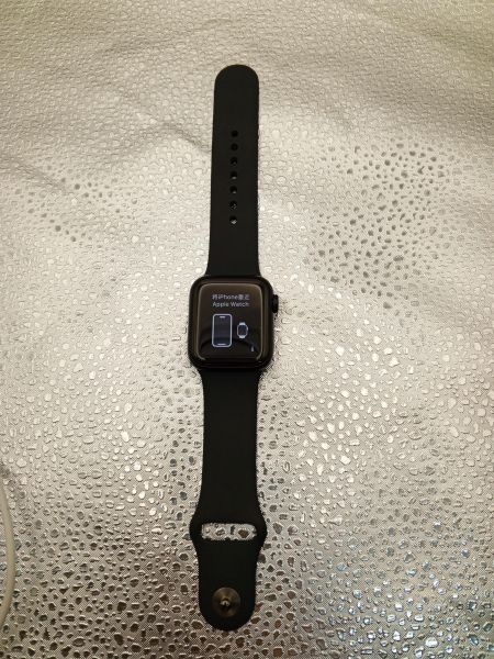 Купить Apple Watch SE 2 40mm (A2722) с СЗУ в Новосибирск за 3700 руб.