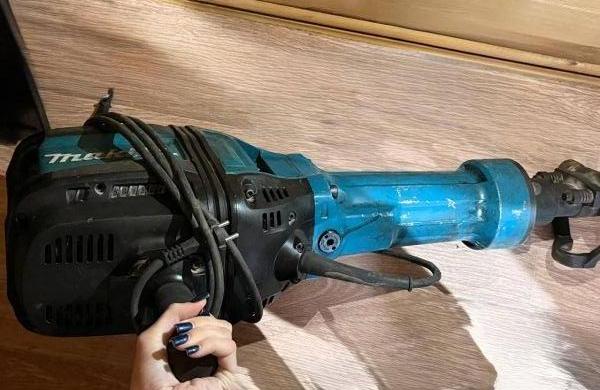 Купить Makita HM1802 в Новосибирск за 57700 руб.