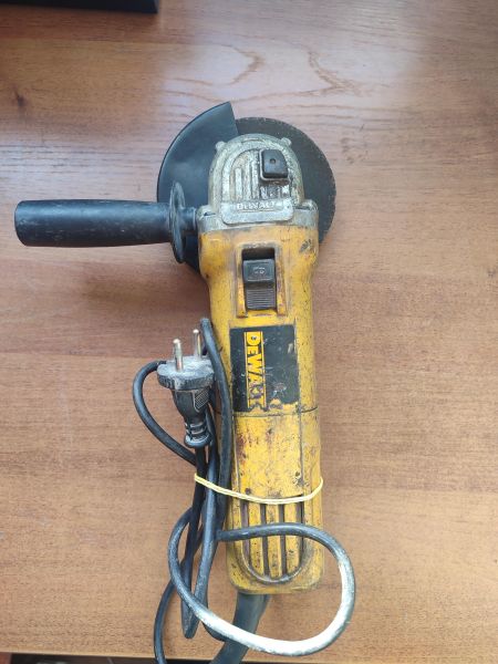 Купить DeWALT DWE4115 в Новосибирск за 3500 руб.