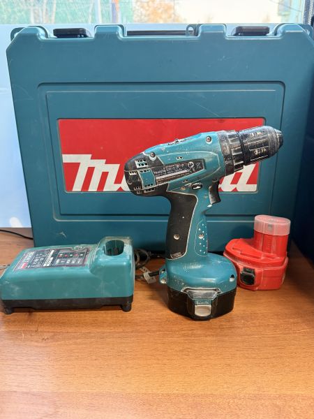 Купить Makita 6281D с СЗУ в Новосибирск за 2300 руб.