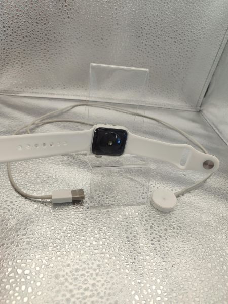 Купить Apple Watch SE 40mm (A2351) с СЗУ в Новосибирск за 4900 руб.