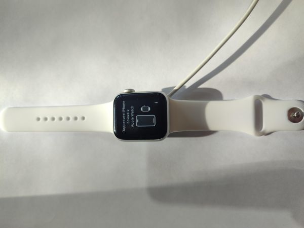 Купить Apple Watch SE 40mm (A2351) с СЗУ в Новосибирск за 4900 руб.
