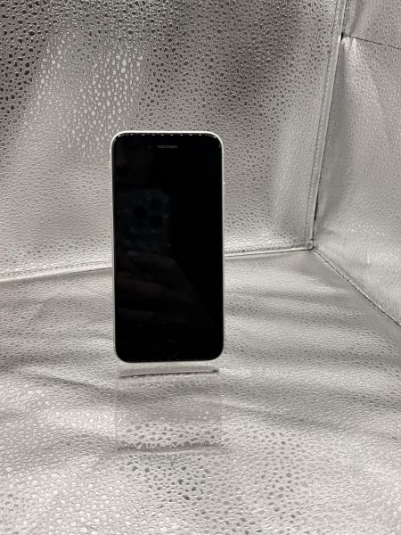 Купить Apple iPhone SE 1st gen. 2016 64GB в Новосибирск за 3800 руб.