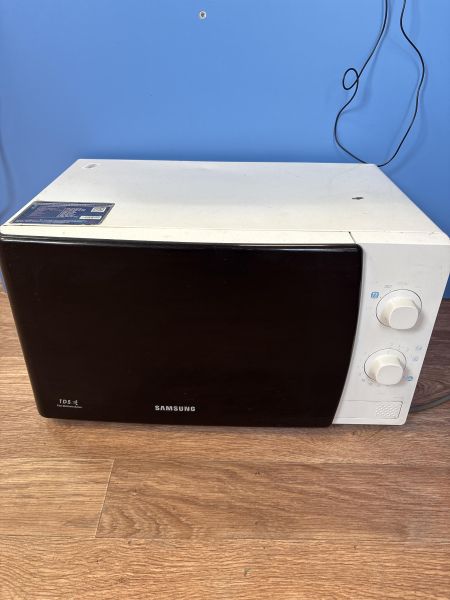 Купить Samsung ME711KR в Новосибирск за 1800 руб.