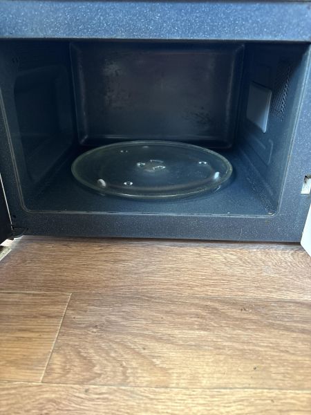 Купить Samsung ME711KR в Новосибирск за 1800 руб.