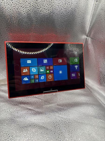 Купить Nokia Lumia 2520 32GB (RX-113) (c SIM, с СЗУ) в Новосибирск за 3700 руб.