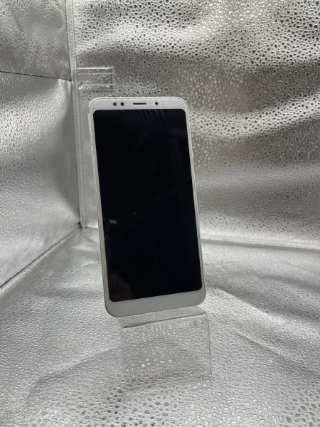 Купить Xiaomi Redmi 5 Plus 3/32GB (MEG7/MEE7) Duos в Зима за 2300 руб.
