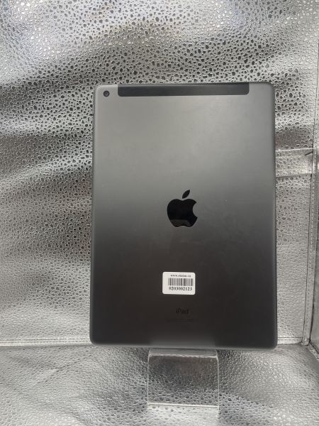 Купить Apple iPad 8 2020 128GB (A2429) (с SIM) в Новосибирск за 19000 руб.