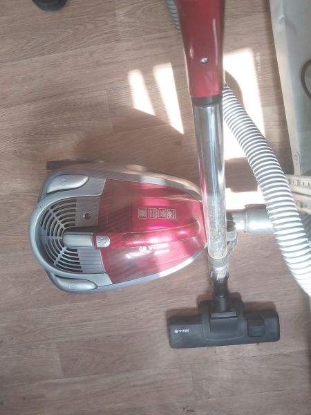 Купить Vitek VT-1827R в Новосибирск за 2200 руб.