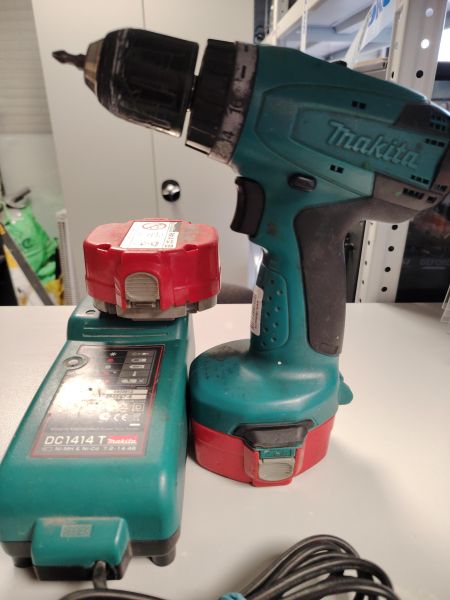 шуруповёрт аккумуляторный Makita 6281D с СЗУ в Новосибирск