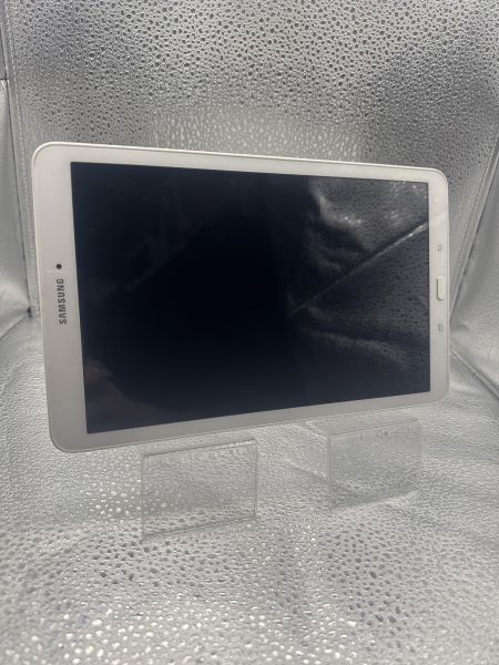 планшет Samsung Galaxy Tab E 9.6 8GB (SM-T560N) (без SIM) в Новосибирск