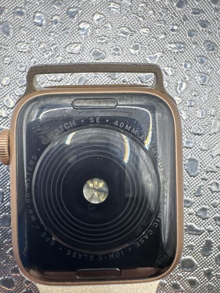 умные часы и браслеты Apple Watch SE 40mm (A2351) с СЗУ в Новосибирск
