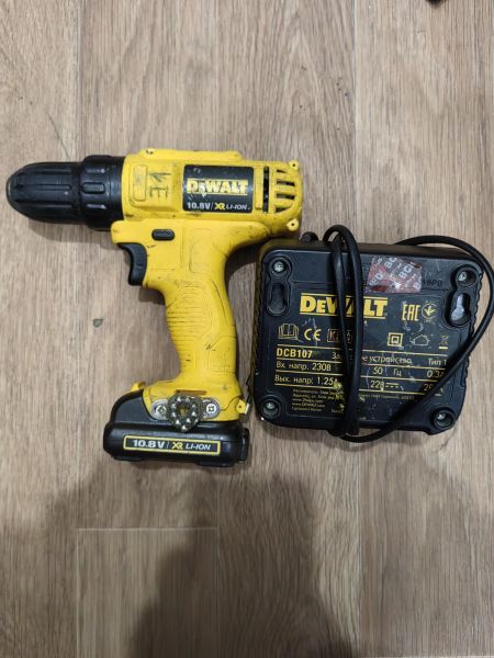 шуруповёрт аккумуляторный DeWALT DCD700 с СЗУ в Иркутск
