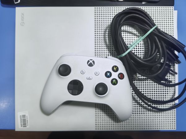 игровая приставка Microsoft Xbox One S 1000GB (1681, с дисководом) в Иркутск