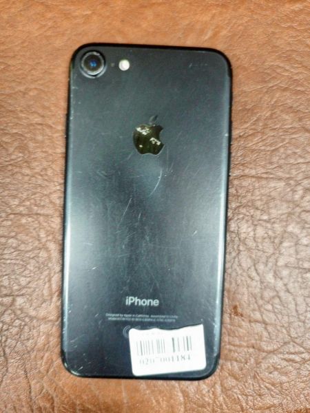 Купить Apple iPhone 7 32GB в Усть-Илимск за 2400 руб.