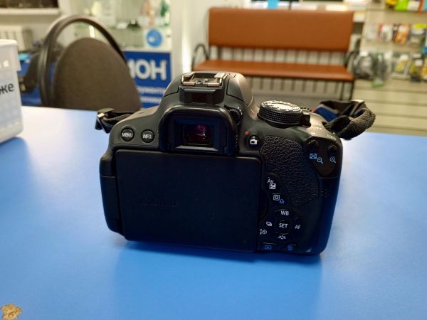 Купить Canon EOS 700D kit с СЗУ в Усть-Илимск за 17700 руб.