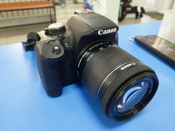 Купить Canon EOS 700D kit с СЗУ в Усть-Илимск за 17700 руб.